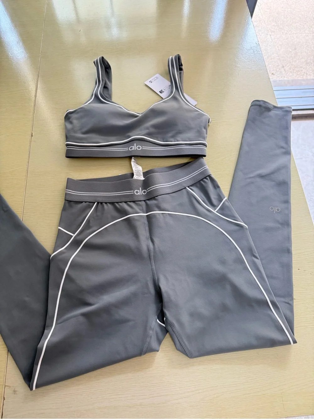 ALO Yoga Gray Sports Bra & Leggings Set with White Piping